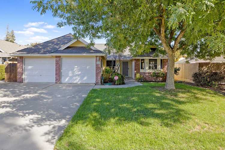 516 N Cottonwood Ct Visalia, CA 93291