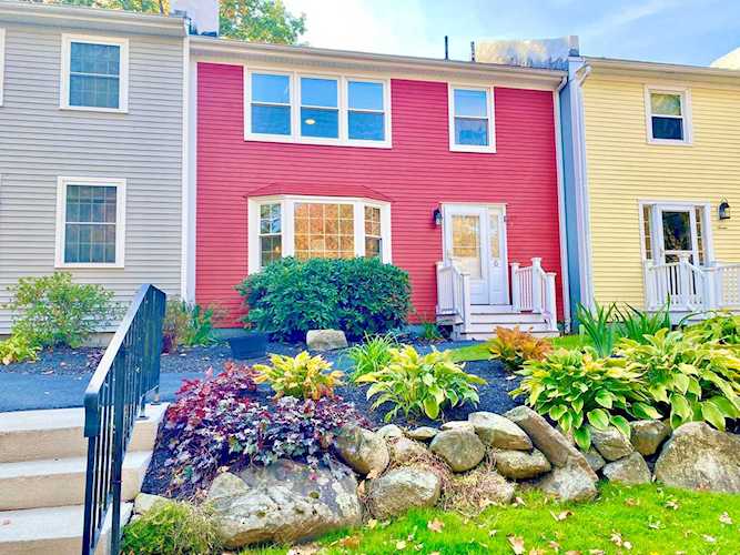 6 Boulder Brook Dr Exeter, NH 03833
