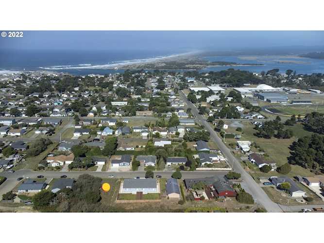 0 12th CT Bandon, OR 97411