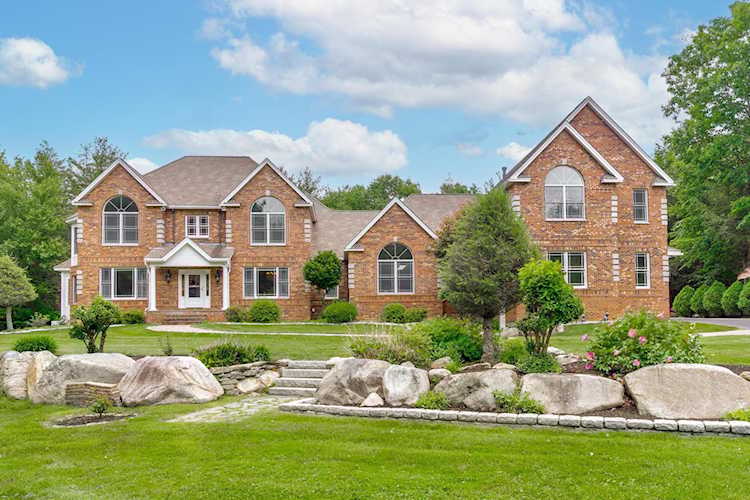 6 Boutilier Ln North Hampton, NH 03862
