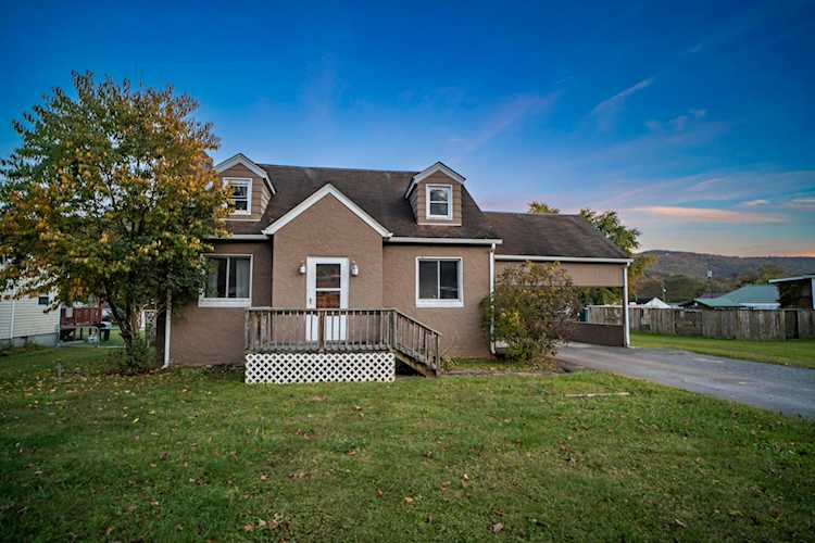 1759 S Sewell St Rainelle, WV 25962