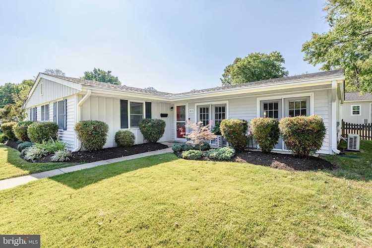 415 Patrick Ln For Sale in Herndon Photo 1