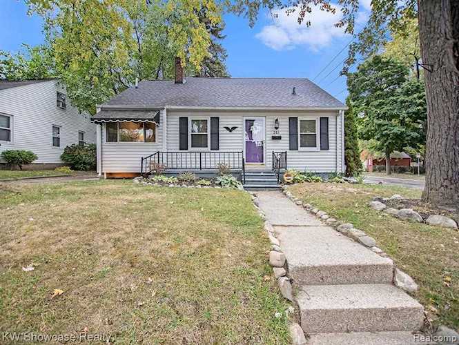 261 Dick Pontiac, MI 48341