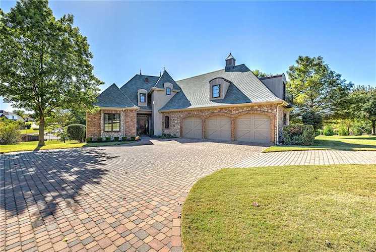 12 S Fiddlesticks Trl Rogers, AR 72758