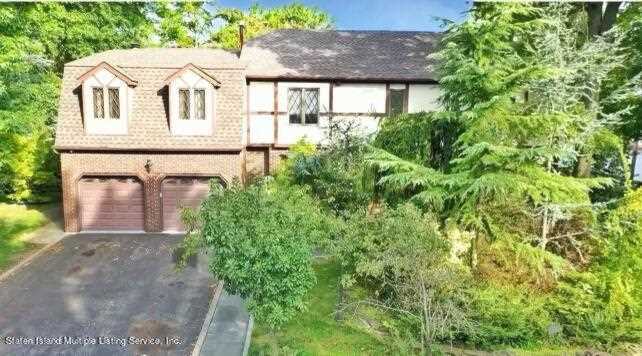 2 Johanna Ln Staten Island, NY 10309