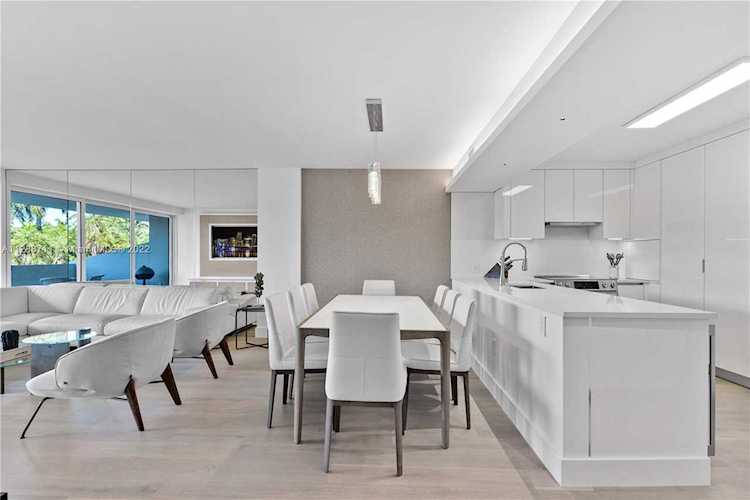 155 Ocean Lane Dr #210 Key Biscayne, FL 33149