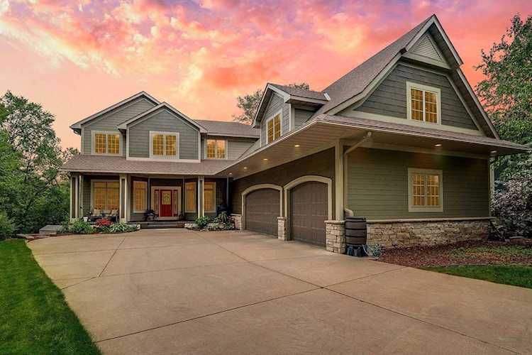 396 Briarwood Avenue Mahtomedi, MN 55115