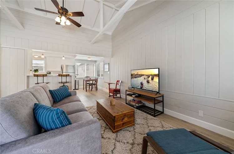 216 1/2 Agate Ave Newport Beach, CA 92662