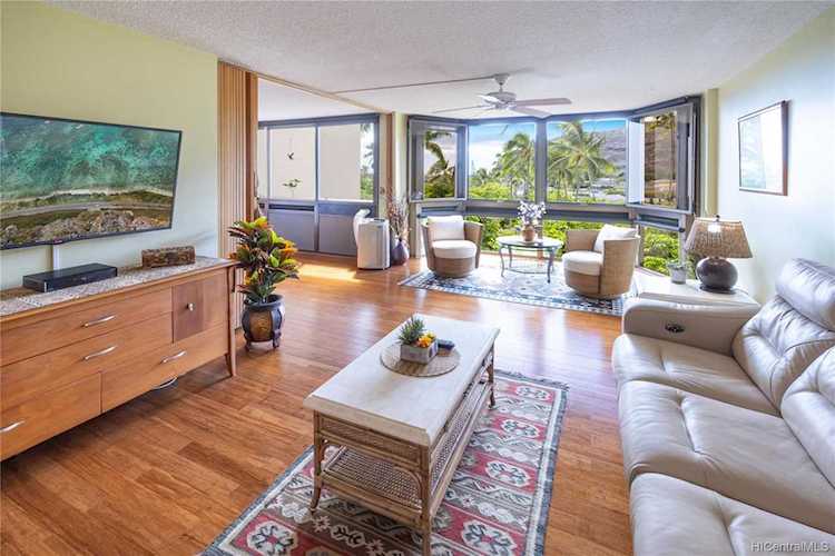 511 Hahaione Street #1/4C Honolulu, HI 96825