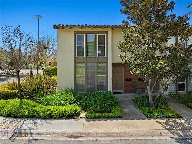 2201 Vista Huerta Newport Beach, CA 92660 | MLS NP22050855 Photo 1