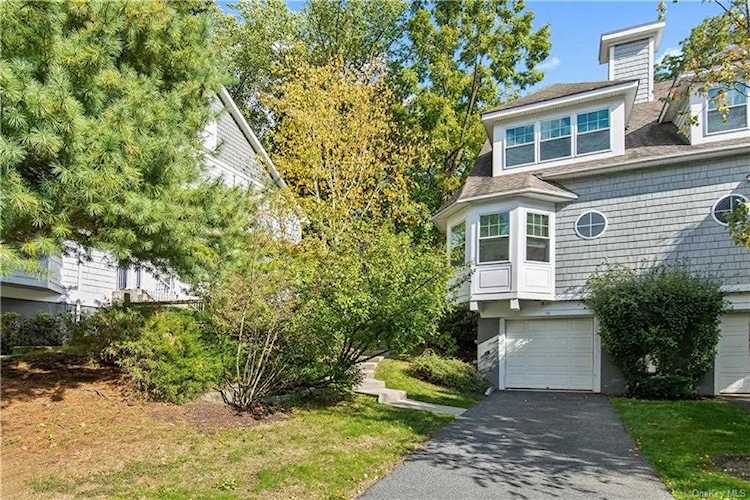 12 Pond View Lane Ossining, NY 10562
