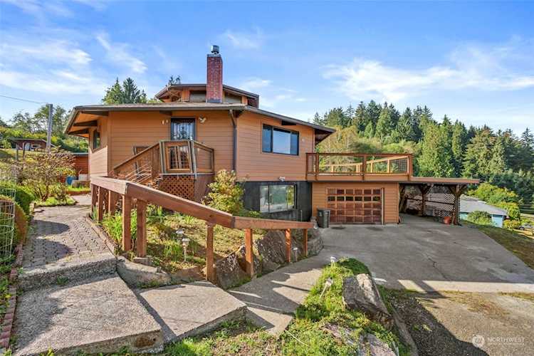 612 Second St E South Bend, WA 98586