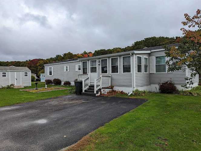 29 Tricia St Seabrook, NH 03874