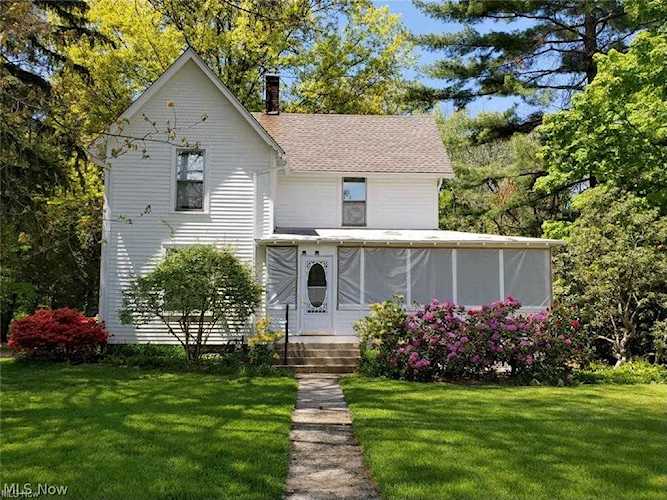 9042 Elm St Kirtland, OH 44094
