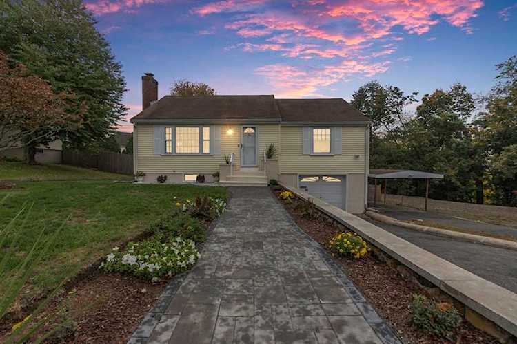 26 Grandview Ave Peabody, MA 01960 | MLS 73049602 Photo 1