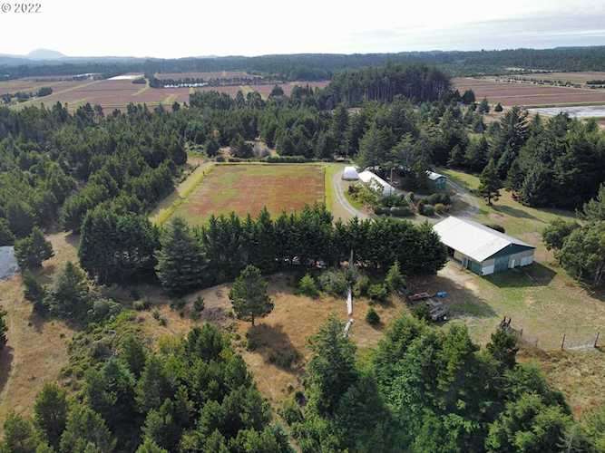 92611 Airport RD Sixes, OR 97476