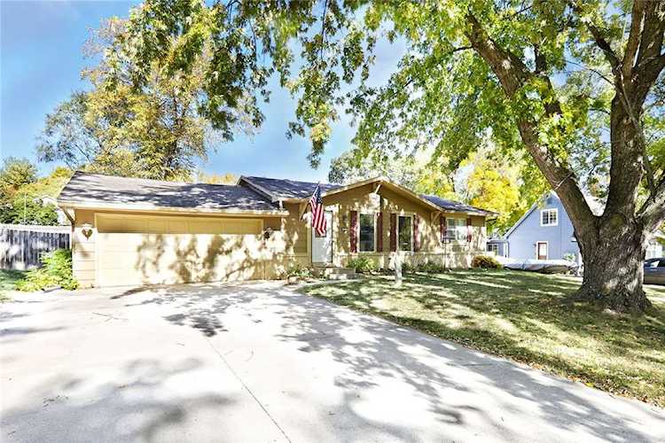 1221 Lyndale Dr Polk City, IA 50226