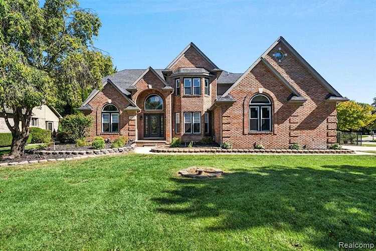 39410 Ladrone Ct Sterling Heights, MI 48313