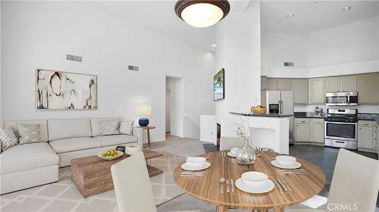 2646 Dunstan Tustin, CA 92782