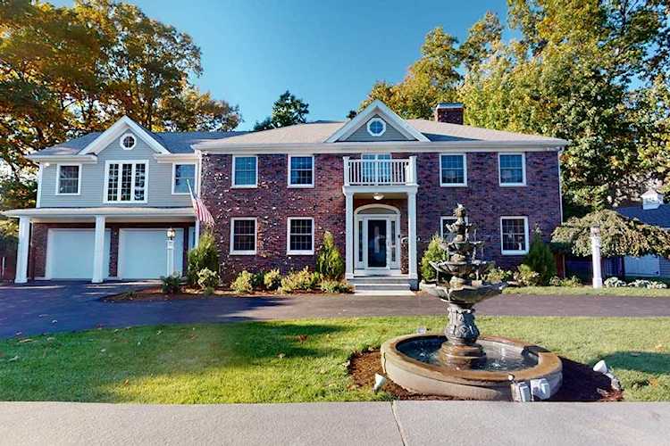 10 Juniper Hill Rd Waltham, MA 02452