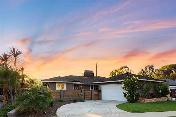 1551 N Greenbrier Rd Long Beach, CA 90815 | MLS PW22051738 Photo 1