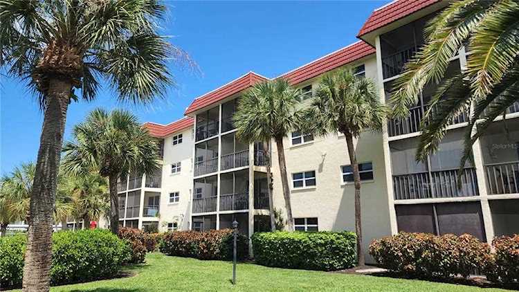 915 Beach Rd #420 Sarasota, FL 34242