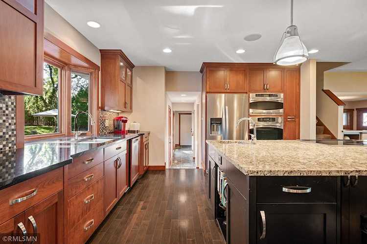 7401 Courtly Road Woodbury, MN 55125