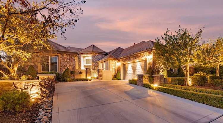 1552 E Silver Summit Drive Fresno, CA 93730