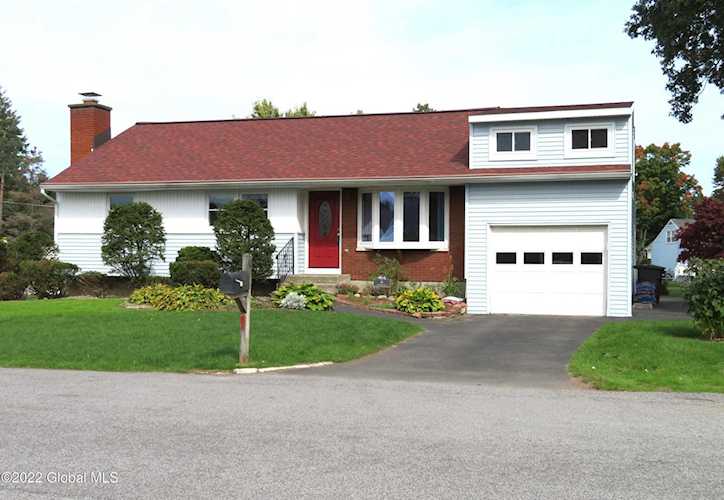 6 Enorom Dr Colonie, NY 12211