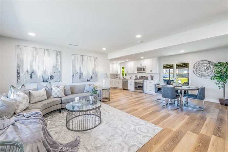 9560 Rawlins Way Santee, CA 92071 | MLS SW22079418 Photo 1