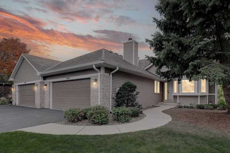 7065 Oak Pointe Curve Bloomington, MN 55438