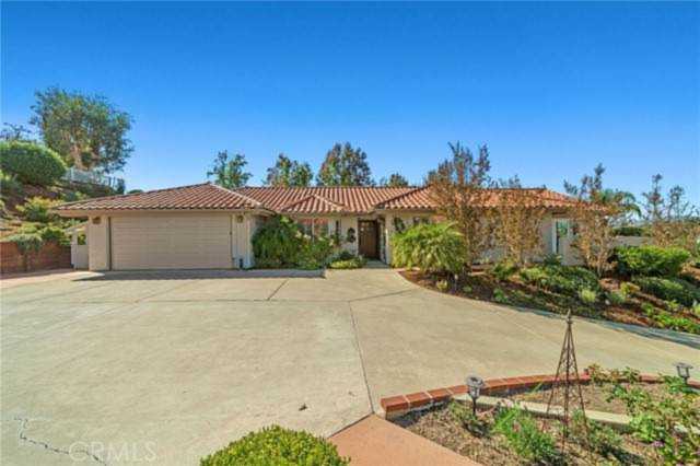 1068 Crescent Bend Fallbrook, CA 92028