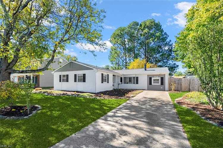 713 Whitney Ct Hampton, VA 23669 home for sale, MLS#10457625 - Crescas Real Estate Photo 1