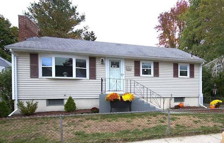 218 Hollis Ave Quincy, MA 02171
