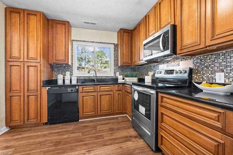 3200 Florence St Virginia Beach, VA 23452 home for sale, MLS#10461769 - Crescas Real Estate Photo 1