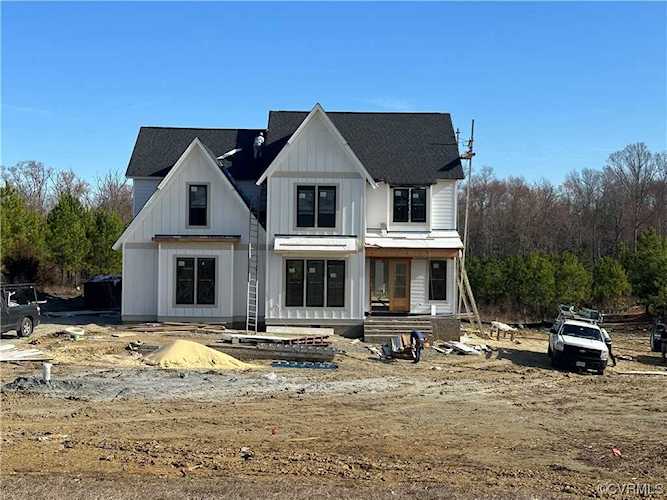 1728 Fishers Pond Dr Maidens, VA 23102