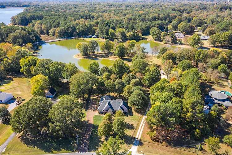 1055 Lakeview Dr Collierville, TN 38017 | MLS 10136236 Photo 1