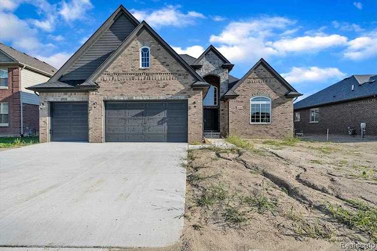 19153 Brighton Macomb, MI 48042