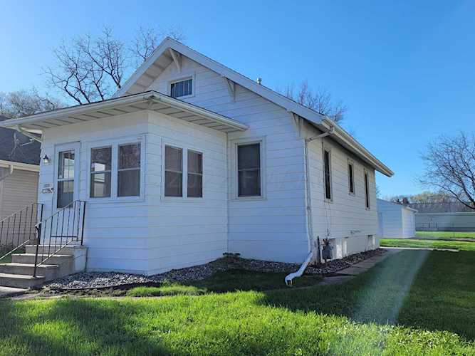 1020 13 Ave S Fargo, ND 58103 | MLS 22-2082 Photo 1