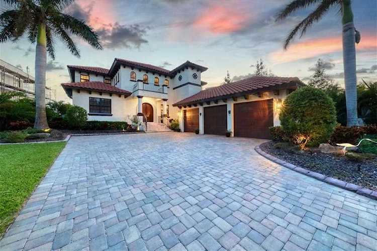 3954 Roberts Point Rd Sarasota, FL 34242