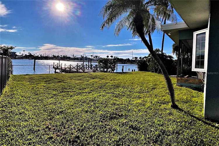 16008 4th St E Redington Beach, FL 33708