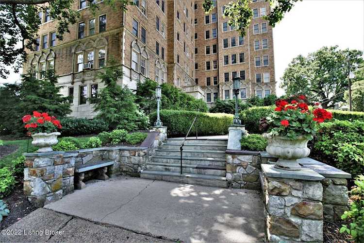 2140 Bonnycastle Ave #6E Louisville, KY 40205