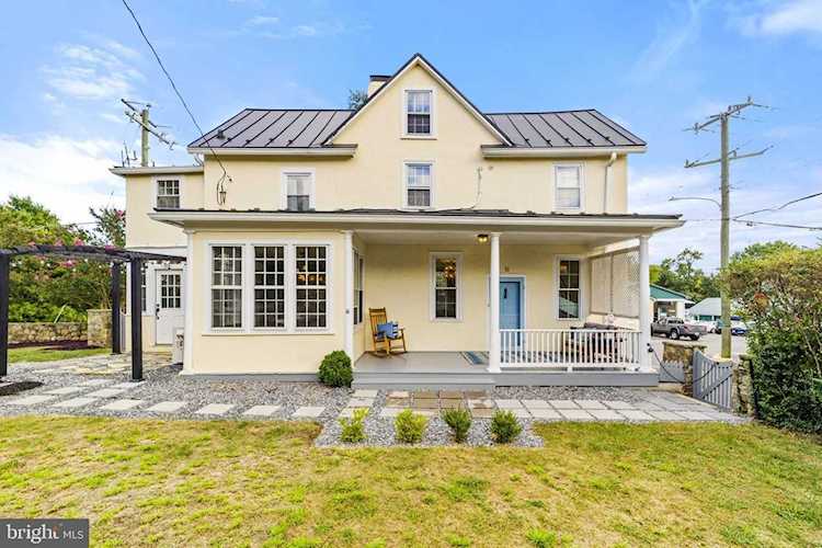 11 S Liberty St Middleburg, VA 20117