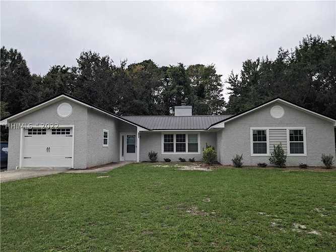 4399 Pinewood Circle Beaufort, SC 29906