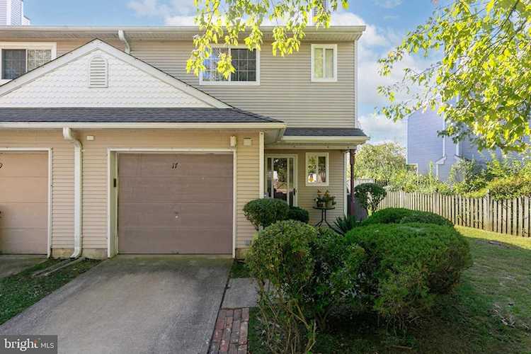 17 Regency Dr Mount Holly, NJ 08060
