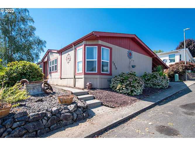 1210 W C AVE #20 La Center, WA 98629