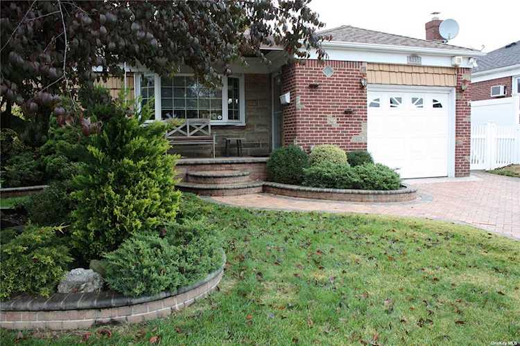 1352 Decker Street Valley Stream, NY 11580