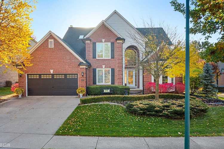 1028 Bloomview Circle, Rochester, MI 48307 in Stony Creek Ridge I|Oakland MLS# 50094250 Photo 1