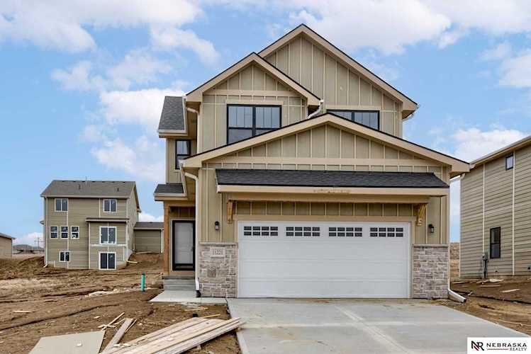 11221 Portage Dr Papillion, NE 68046