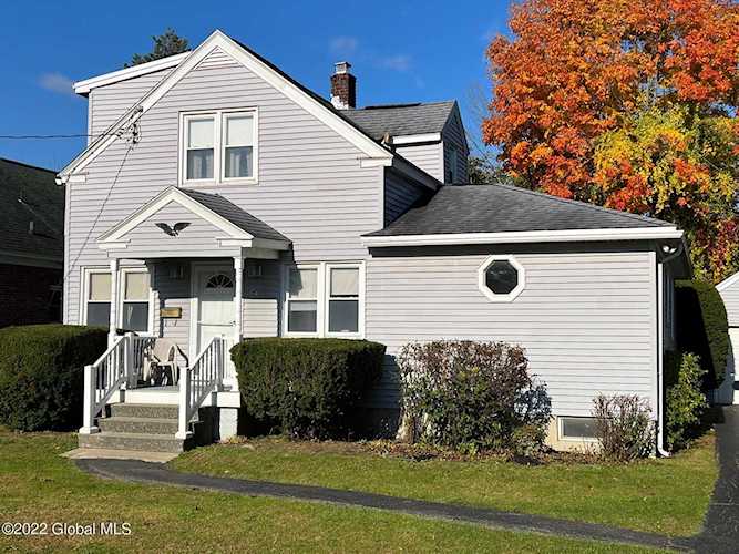 40 Swartson Ct Albany, NY 12209